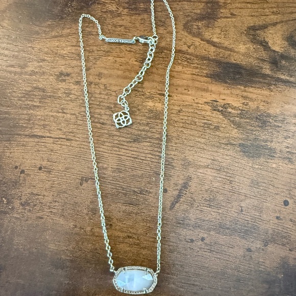 Kendra Scott Jewelry - Kendra Scott white opal Necklace
